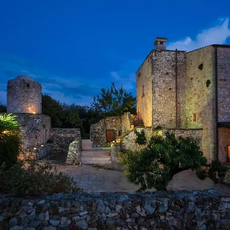 Masseria Montepaolo Dimora Di Charme בית חווה