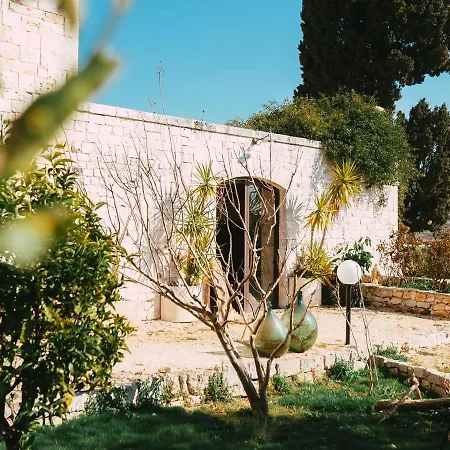 Masseria Montepaolo Dimora Di Charme קונברסאנו
