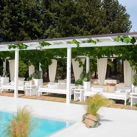 Masseria Montepaolo Dimora Di Charme בית חווה
