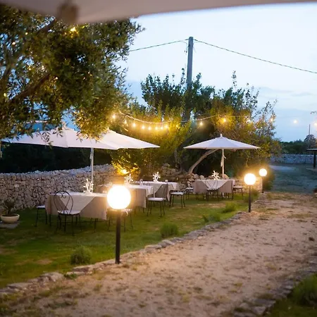 Masseria Montepaolo Dimora Di Charme בית חווה *