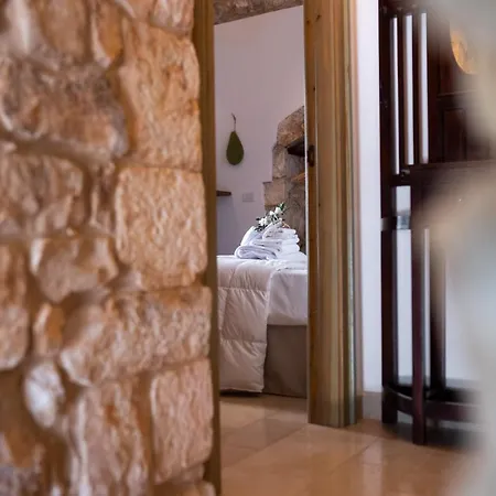 Masseria Montepaolo Dimora Di Charme בית חווה